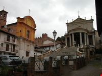 La Parrocchia, la chiesa si San Michele ed il castello.
